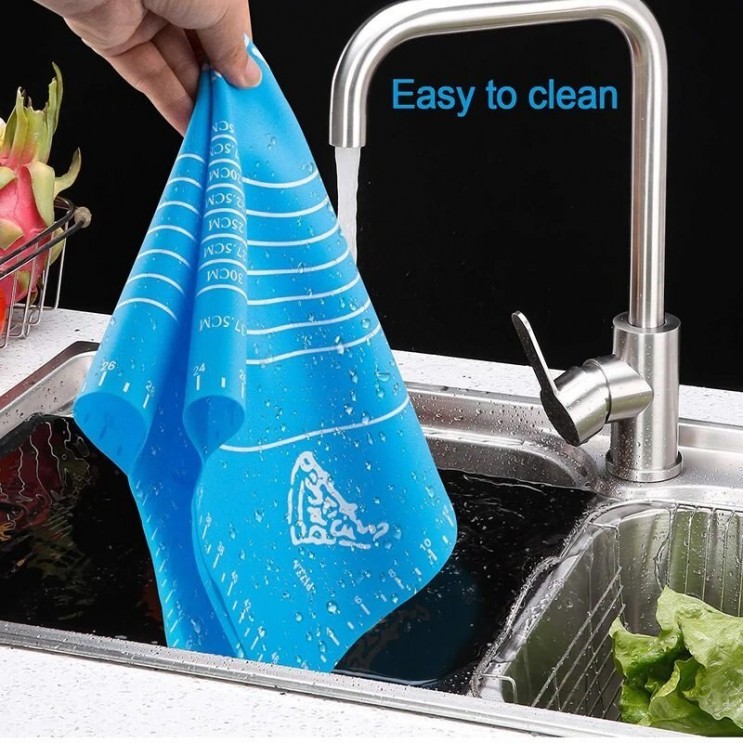 Set Plansa pentru Aluat din Silicon 50*70 cm si Sucitor Silicon si Lemn