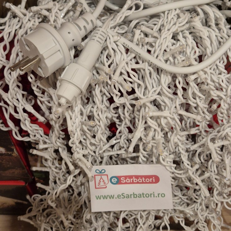 Instalatie Craciun Turturi Cu Flash Premium, 23.5 m, 500 Led-uri, Rezistent Apa, Franjuri, Exterior/Interior, Interconectabila, Fir Alb Gros , Alb Cald Instalatie Craciun Turturi Cu Flash Premium, 23.5 m, 500 Led-uri, Rezistent Apa, Franjuri, Exterior/Interior, Interconectabila, Fir Alb Gros , Alb Cald