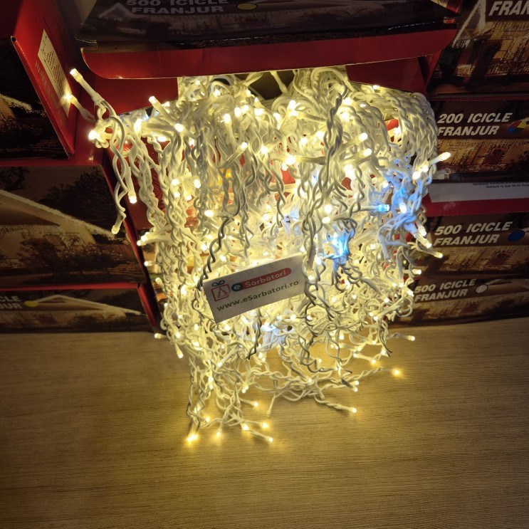 Instalatie Craciun Turturi Cu Flash Premium, 23.5 m, 500 Led-uri, Rezistent Apa, Franjuri, Exterior/Interior, Interconectabila, Fir Alb Gros , Alb Cald Instalatie Craciun Turturi Cu Flash Premium, 23.5 m, 500 Led-uri, Rezistent Apa, Franjuri, Exterior/Interior, Interconectabila, Fir Alb Gros , Alb Cald