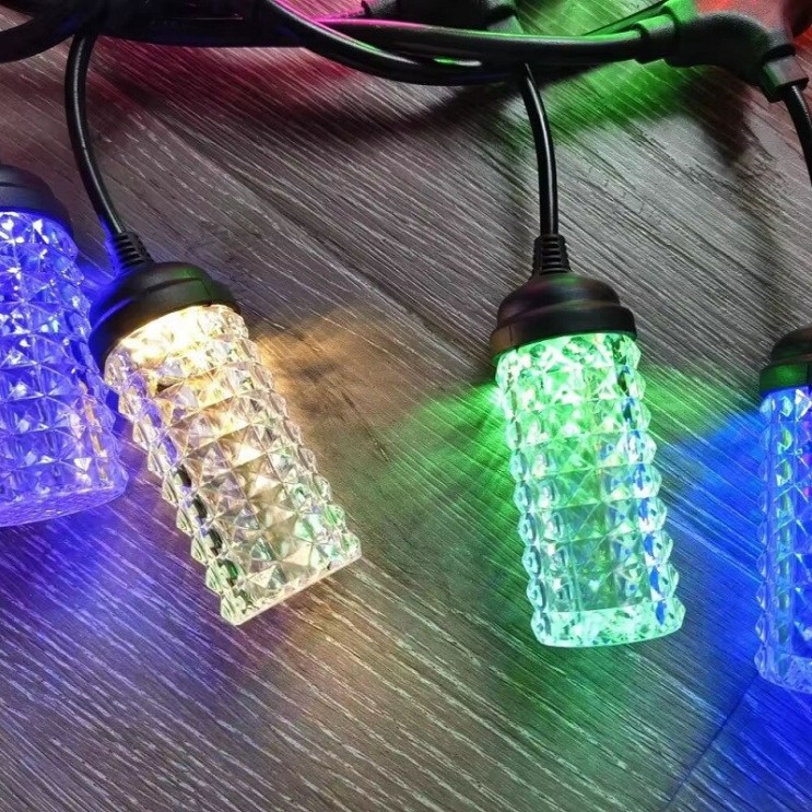 Ghirlanda Luminoasa Pentru Exterior Multicolor, 8 Becuri LED, IP44, 5m Lungime Ghirlanda Luminoasa Pentru Exterior Multicolor, 8 Becuri LED, IP44, 5m Lungime