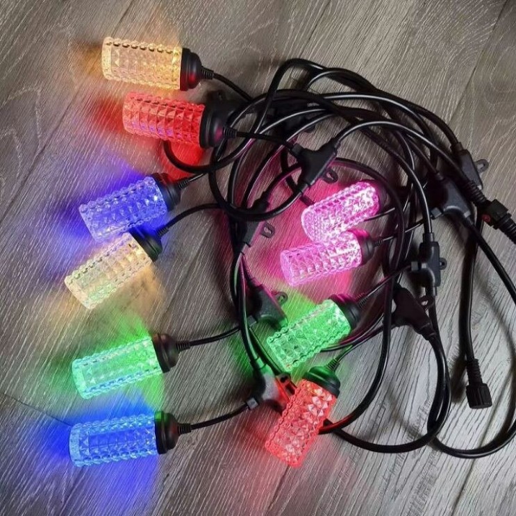 Ghirlanda Luminoasa Pentru Exterior Multicolor, 8 Becuri LED, IP44, 5m Lungime Ghirlanda Luminoasa Pentru Exterior Multicolor, 8 Becuri LED, IP44, 5m Lungime